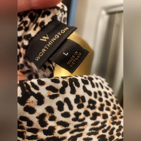 Worthington Leopard Blouse V Neck Short Sleeve Button Up Back - Picture 7 of 8